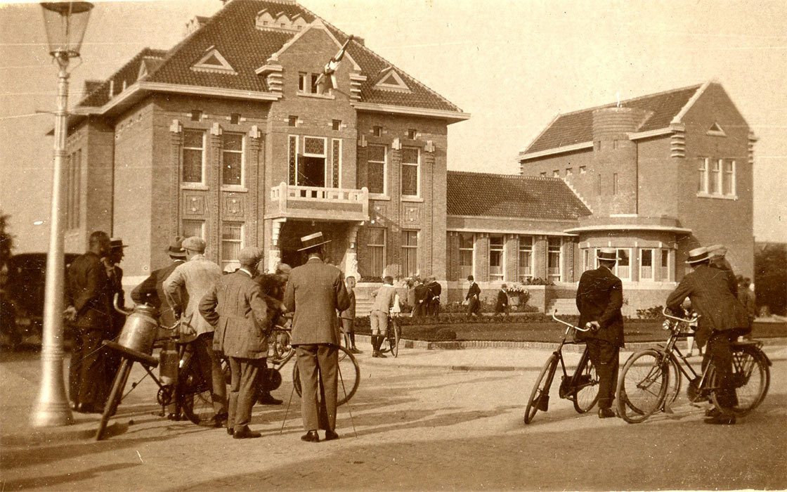 Historische foto - Het Raadhuis