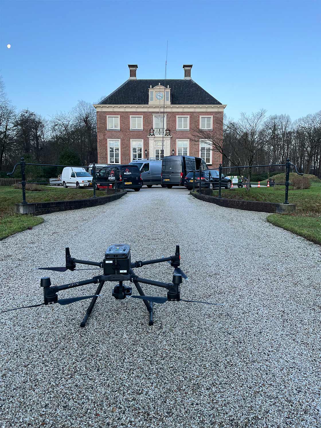 Drone met op de achtergrond het Rijksmonument Herenhuis 'Huis te Manpad' in Heemstede